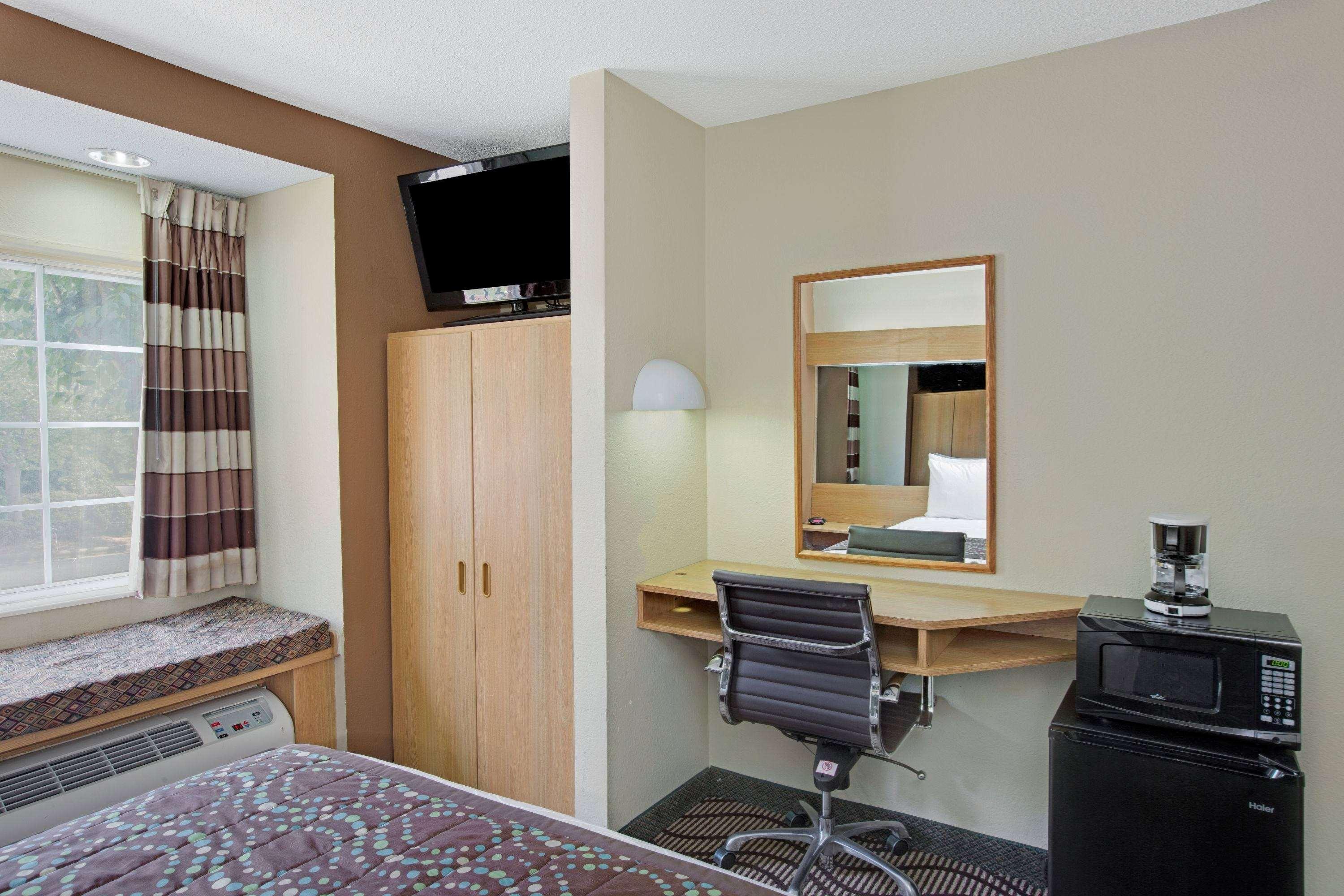 Microtel Inn By Wyndham University Place Charlotte Buitenkant foto