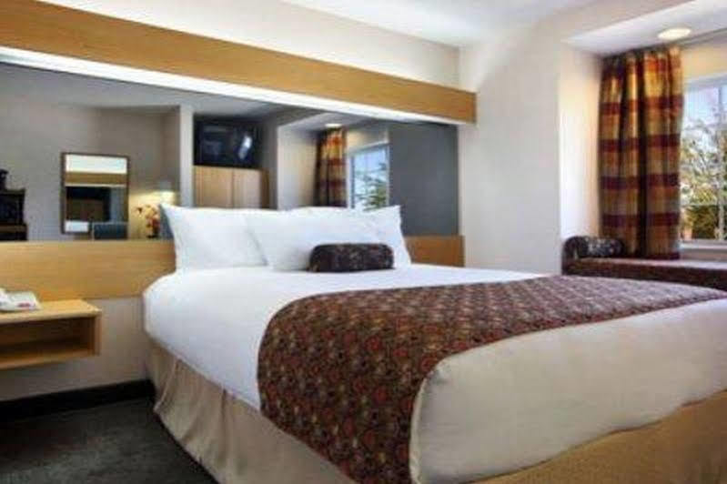 Microtel Inn By Wyndham University Place Charlotte Buitenkant foto